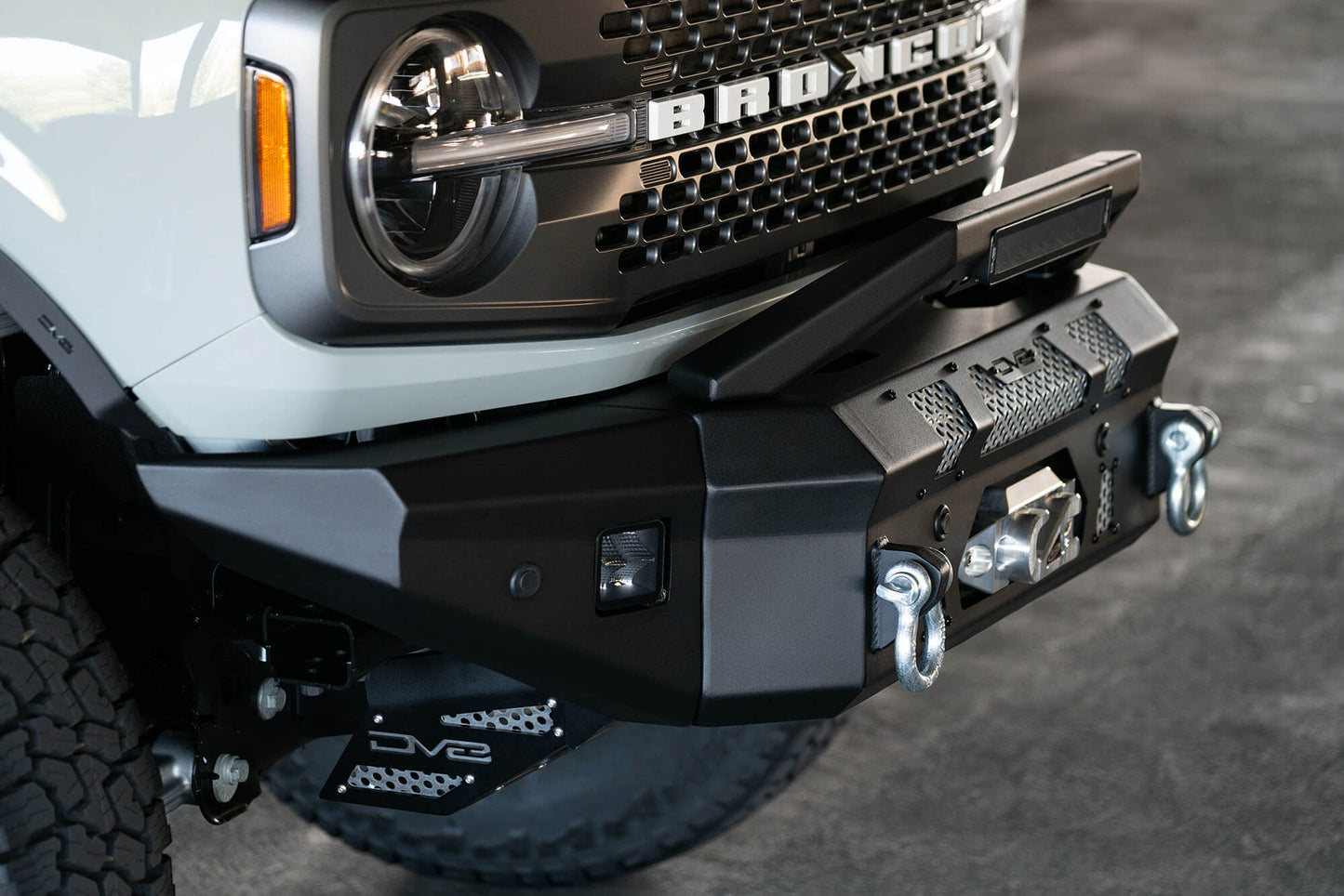 DV8 Offroad Bull Bar w/ LED Light Bar Mount for MTO Front Bumper 2021-2023 Bronco